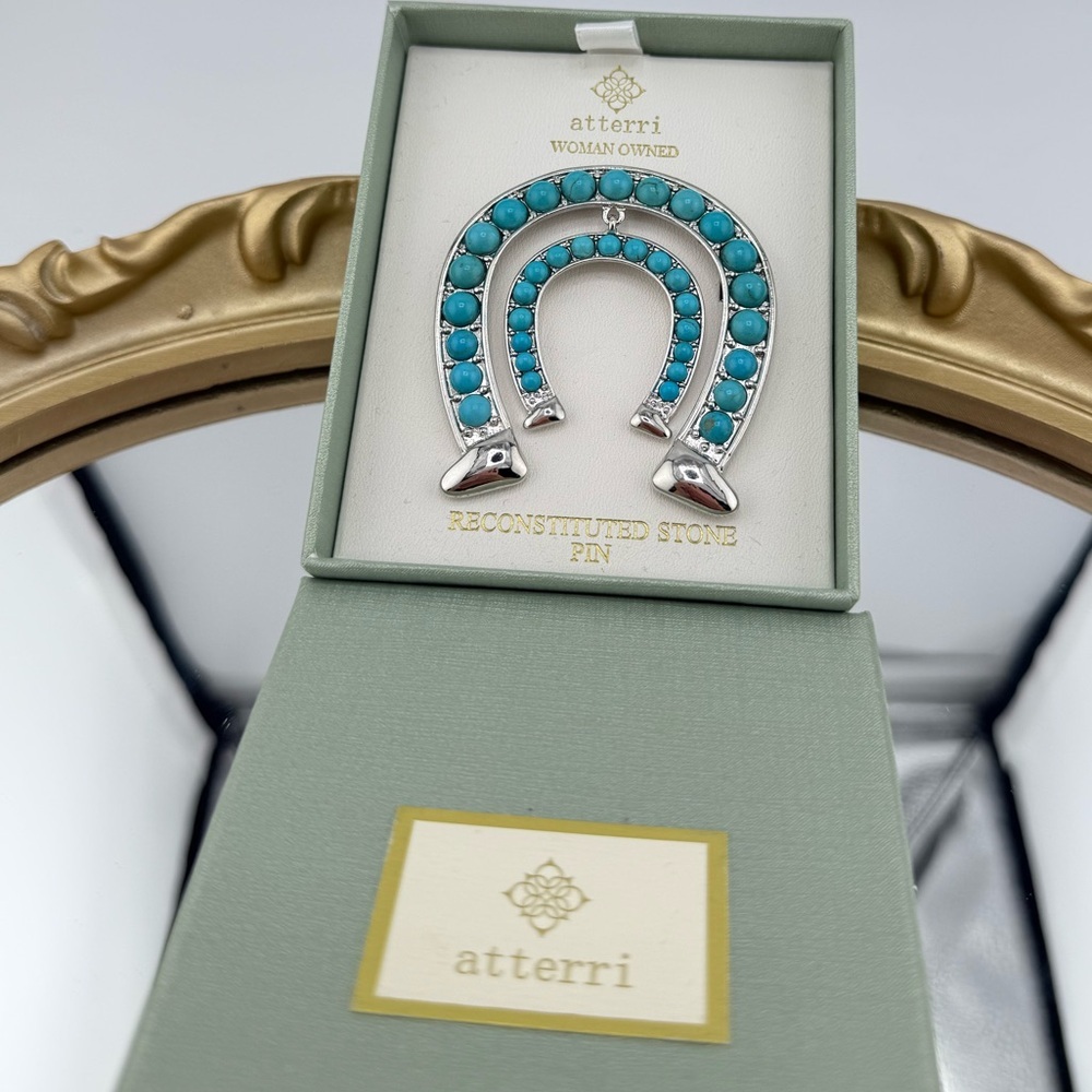 Atterri Reconstituted Stone Horseshoe Pin – Turquoise-Inspired Statement Brooch